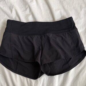 Lululemon Speed Up Low-Rise 2.5in lined Shorts, size 4